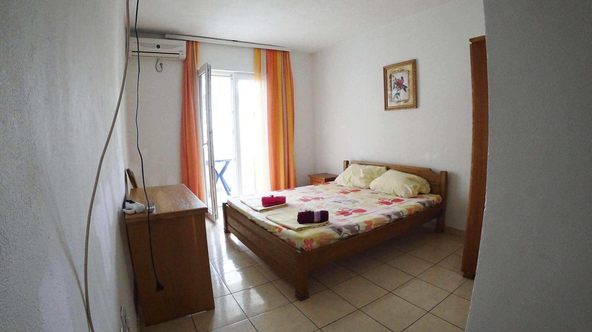 Guesthouse Sun Hostel Будва Екстериор снимка